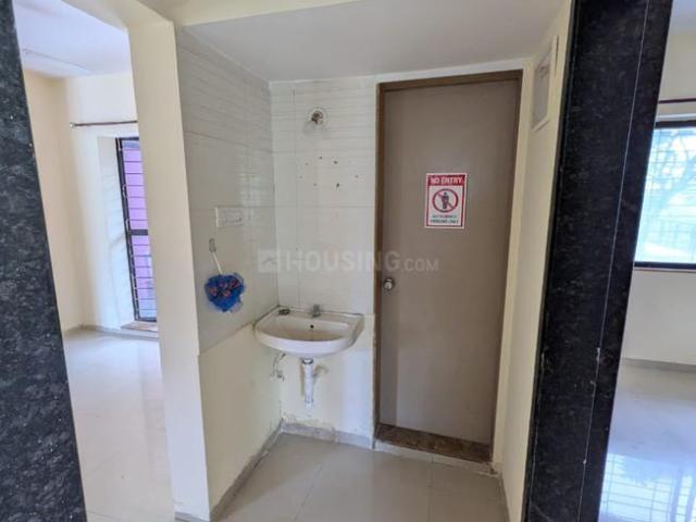 2 BHK Apartment in Hadapsar for rent Pune. The reference number is 20981036