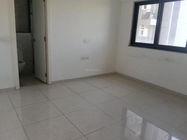 2 BHK Apartment in Hadapsar for rent Pune. The reference number is 21043501