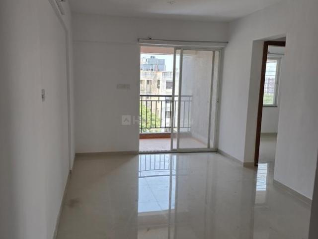 2 BHK Apartment in Hadapsar for rent Pune. The reference number is 21350940