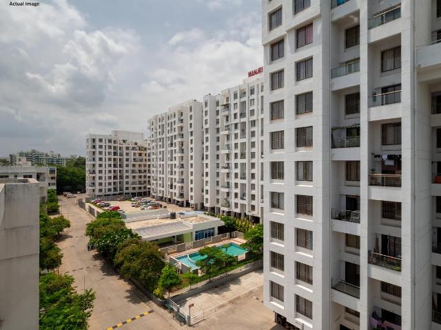 2 BHK Apartment in Hadapsar for resale Pune. The reference number is 21067640