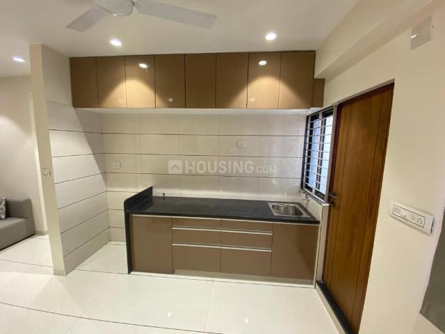 2 BHK Apartment in Hanspura for rent Ahmedabad. The reference number is 21167499