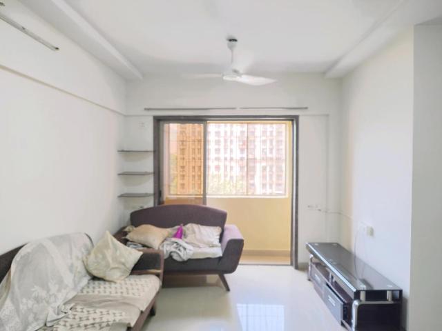 2 BHK Apartment in Hiranandani Estate for rent Thane. The reference number is 20380053
