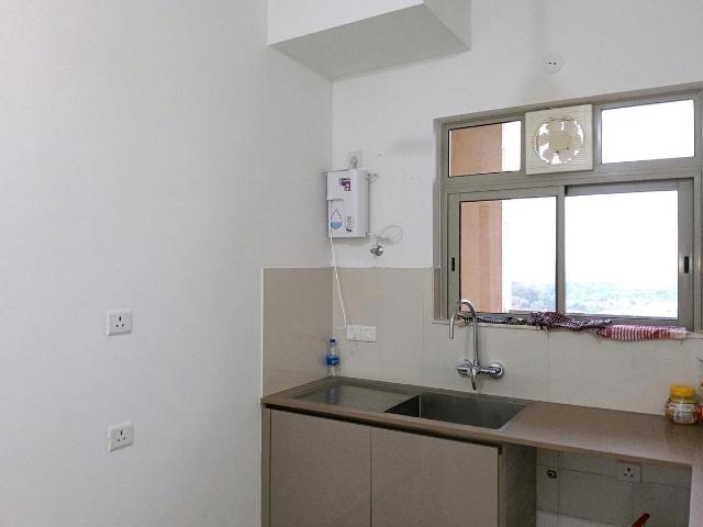 2 BHK Apartment in Hiranandani Estate for resale Thane. The reference number is 18723020