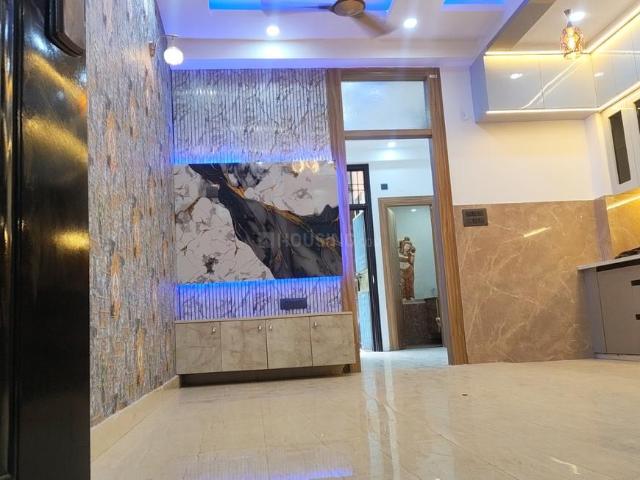 2 BHK Apartment in Indirapuram for rent Ghaziabad. The reference number is 21110470