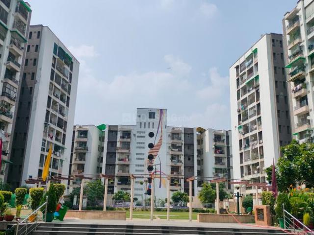 2 BHK Apartment in Indirapuram for rent Ghaziabad. The reference number is 21348575
