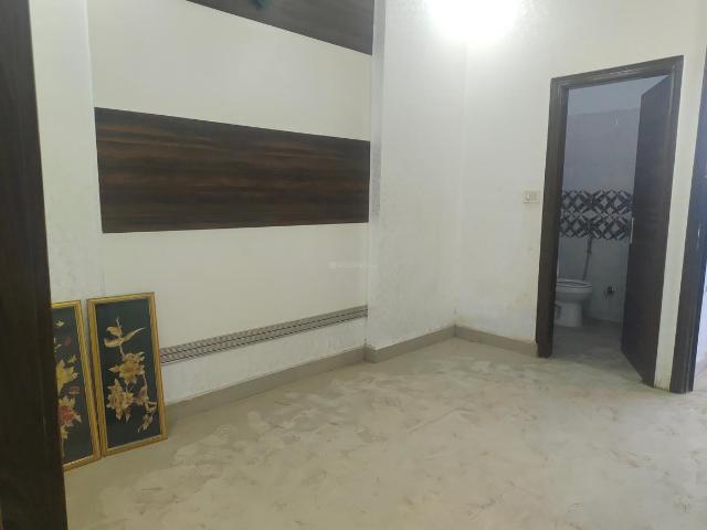2 BHK Apartment in Indirapuram for resale Ghaziabad. The reference number is 21136256
