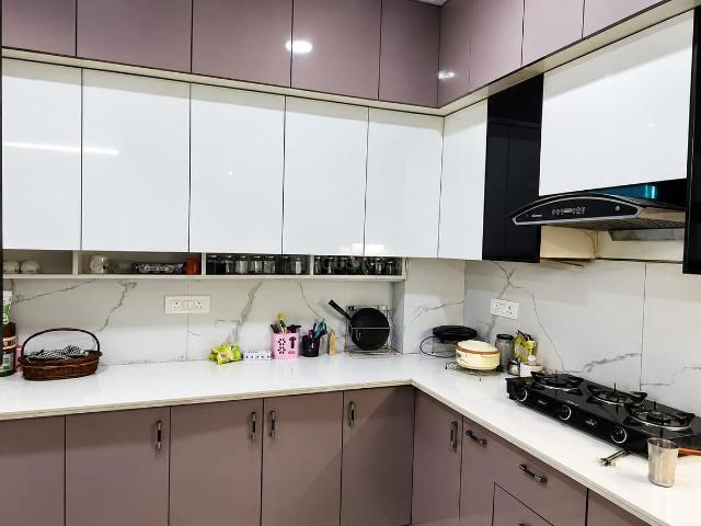 2 BHK Apartment in Indirapuram for resale Ghaziabad. The reference number is 21180744