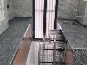 2 BHK Apartment in Jogeshwari West for rent Mumbai. The reference number is 20554817