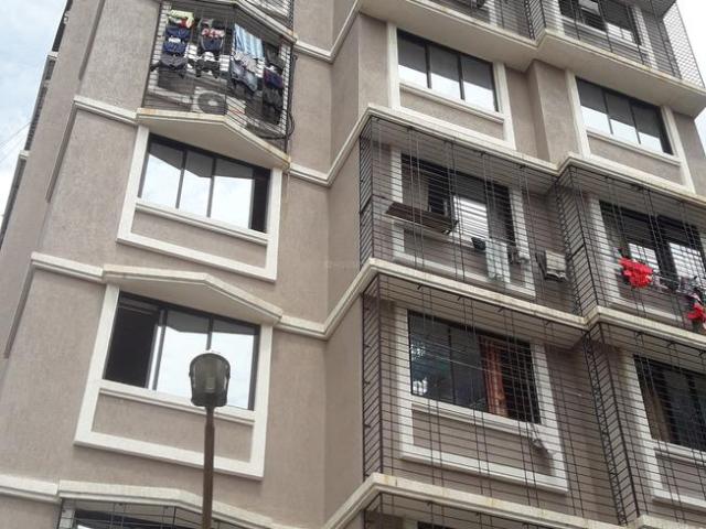 2 BHK Apartment in Jogeshwari West for resale Mumbai. The reference number is 17992398
