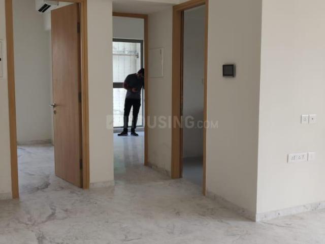 2 BHK Apartment in Jogeshwari West for resale Mumbai. The reference number is 19792721