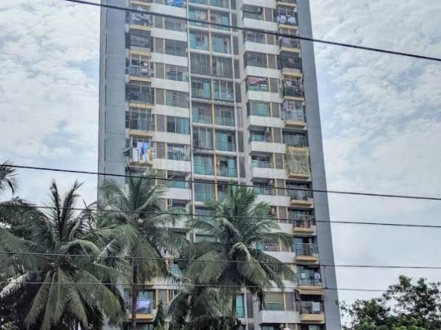 2 BHK Apartment in Jogeshwari West for resale Mumbai. The reference number is 21120600