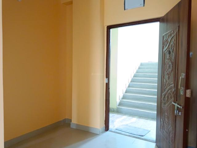 2 BHK Apartment in Joka for rent Kolkata. The reference number is 18487149
