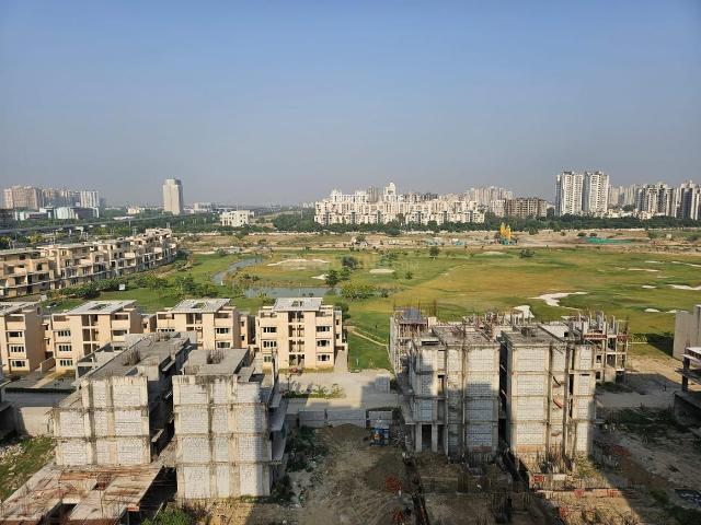 2 BHK Apartment in Jaypee Greens for resale Greater Noida. The reference number is 18226178