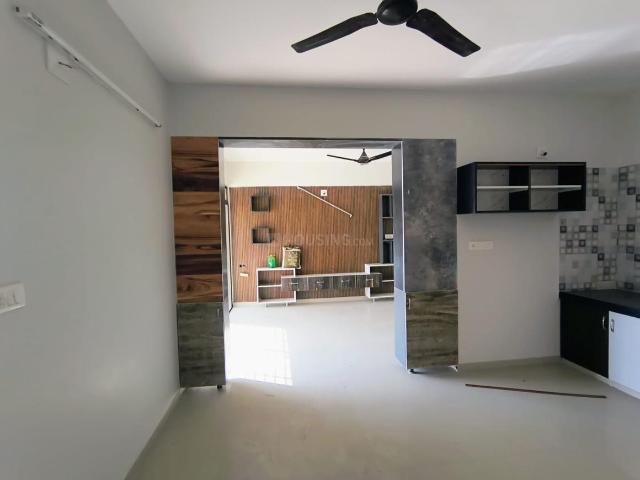 2 BHK Apartment in Jagatpur for rent Ahmedabad. The reference number is 19963518