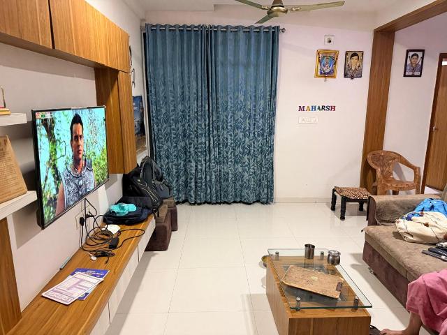 2 BHK Apartment in Jagatpur for resale Ahmedabad. The reference number is 21371742