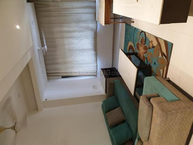 2 BHK Apartment in Juhu for rent Mumbai. The reference number is 20661590