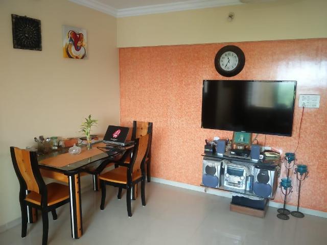 2 BHK Apartment in Juhu for resale Mumbai. The reference number is 21348444