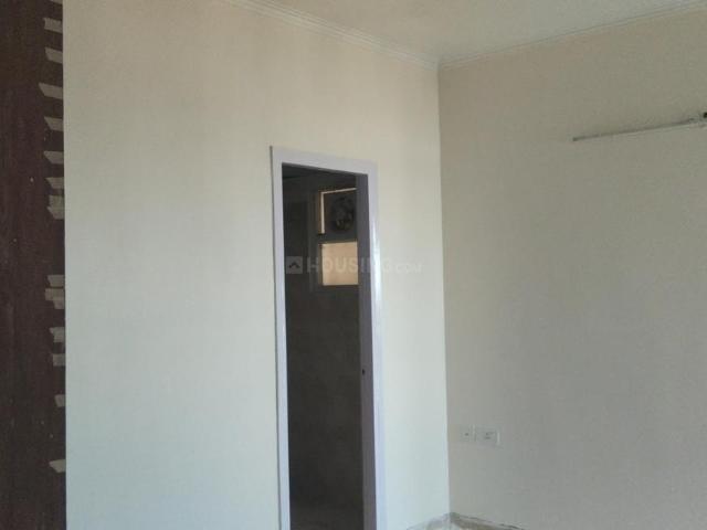 2 BHK Apartment in Omicron I for resale Greater Noida. The reference number is 21380189