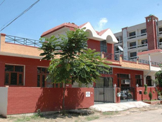 2 BHK Apartment in Lohgarh for resale Zirakpur. The reference number is 21193231