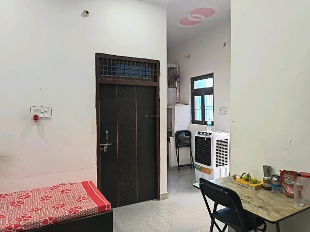 2 BHK Apartment in Lal Kuan for rent Ghaziabad. The reference number is 20724420