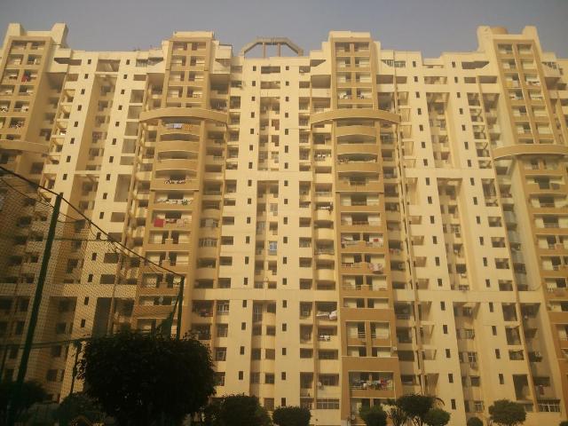 2 BHK Apartment in Lal Kuan for resale Ghaziabad. The reference number is 20453655