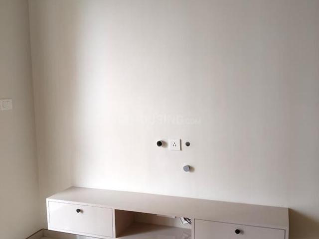 2 BHK Apartment in M.G. Road for rent Kochi. The reference number is 21178835