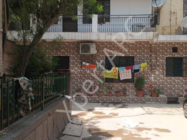 2 BHK Apartment in Mayur Vihar for resale New Delhi. The reference number is 20509751