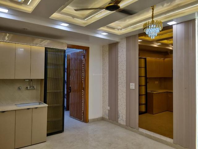 2 BHK Apartment in Madhu Vihar for resale New Delhi. The reference number is 19946696