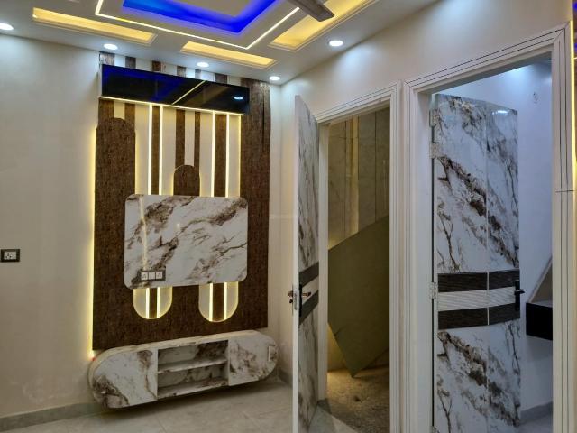 2 BHK Apartment in Madhu Vihar for resale New Delhi. The reference number is 20435385