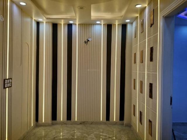 2 BHK Apartment in Madhu Vihar for resale New Delhi. The reference number is 20446799