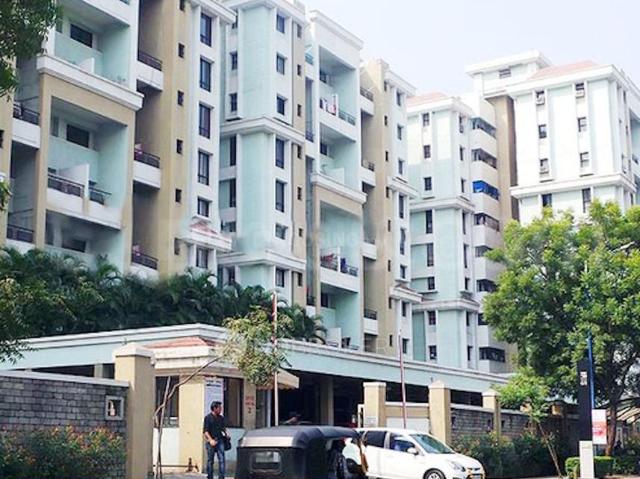 2 BHK Apartment in Magarpatta City for rent Pune. The reference number is 20831111