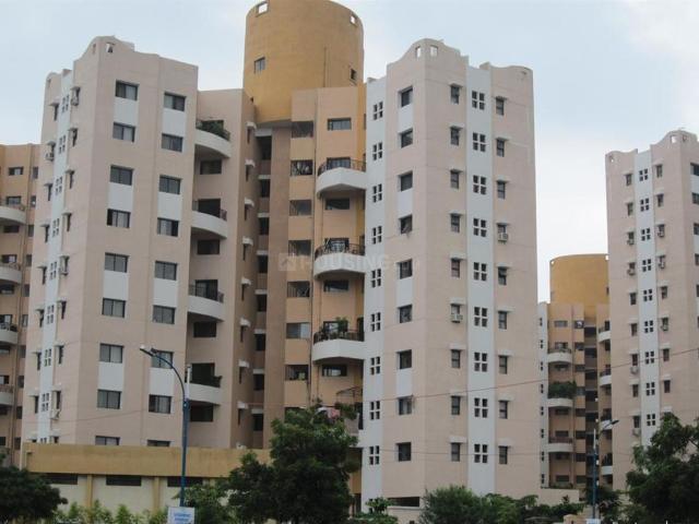 2 BHK Apartment in Magarpatta City for rent Pune. The reference number is 20831386