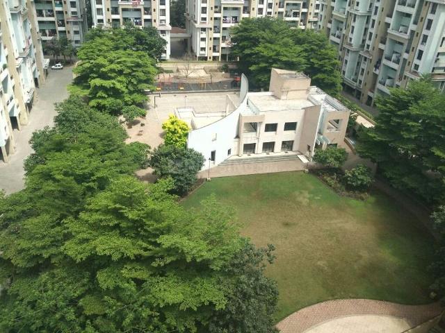 2 BHK Apartment in Magarpatta City for rent Pune. The reference number is 20934777