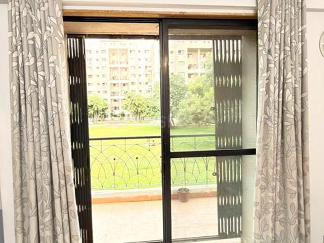 2 BHK Apartment in Magarpatta City for rent Pune. The reference number is 20984671