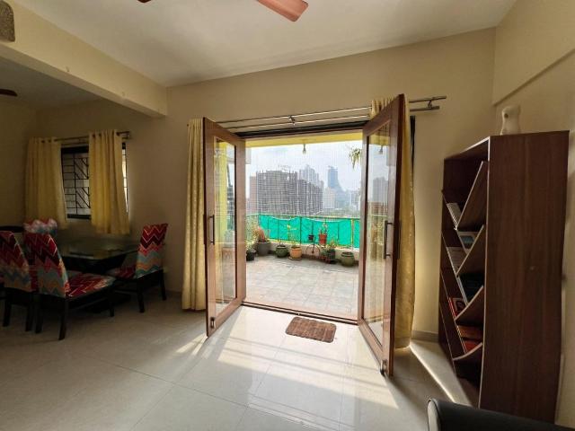 2 BHK Apartment in Magarpatta City for rent Pune. The reference number is 21012697