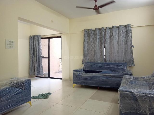 2 BHK Apartment in Magarpatta City for rent Pune. The reference number is 21130865