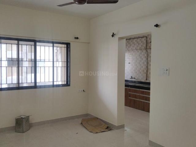 2 BHK Apartment in Magarpatta City for rent Pune. The reference number is 21186461