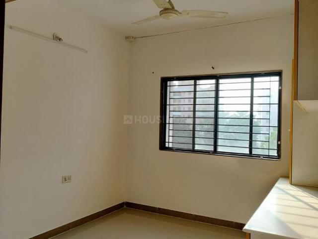2 BHK Apartment in Magarpatta City for rent Pune. The reference number is 21193716