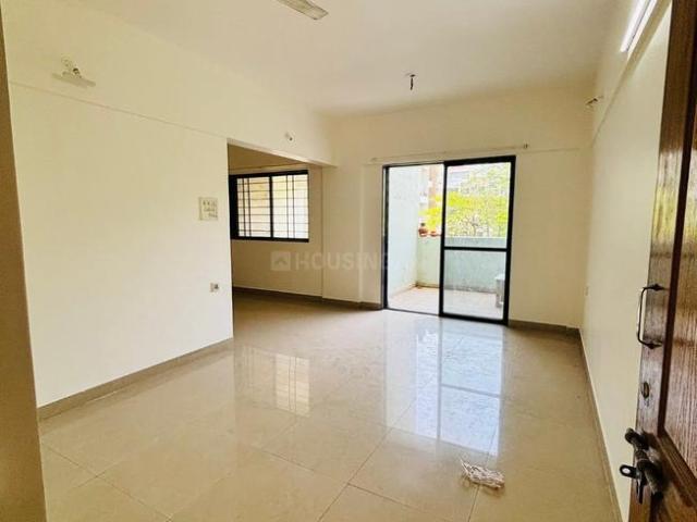 2 BHK Apartment in Magarpatta City for rent Pune. The reference number is 21334525