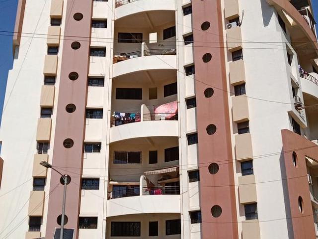 2 BHK Apartment in Magarpatta City for resale Pune. The reference number is 20436032