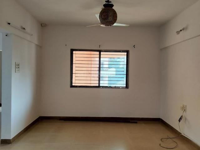 2 BHK Apartment in Magarpatta City for resale Pune. The reference number is 20990604