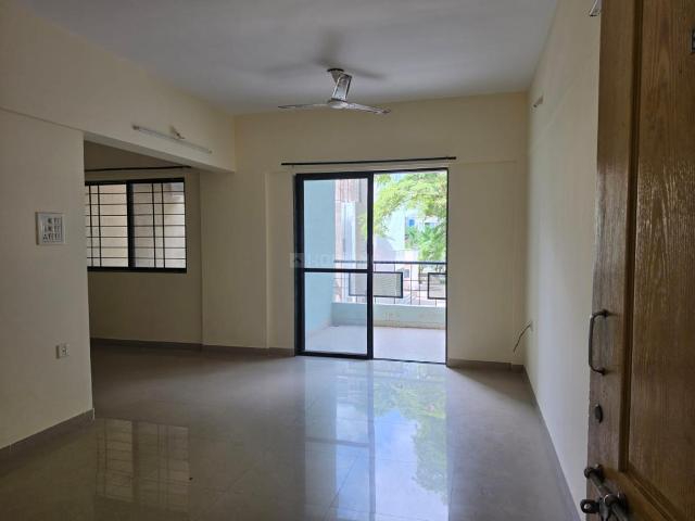 2 BHK Apartment in Magarpatta City for resale Pune. The reference number is 21030485