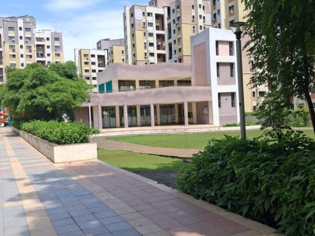 2 BHK Apartment in Magarpatta City for resale Pune. The reference number is 21158647