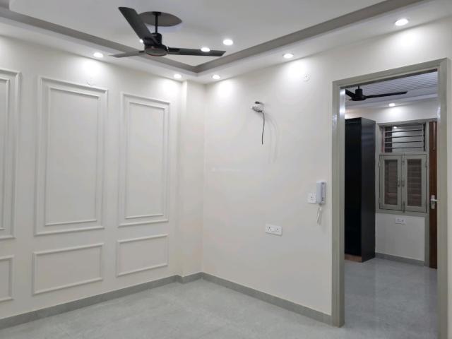 2 BHK Apartment in Mahavir Enclave for resale New Delhi. The reference number is 19917720