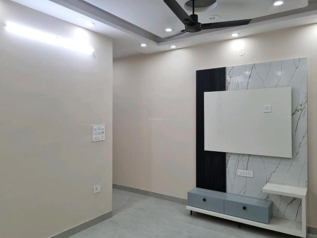 2 BHK Apartment in Mahavir Enclave for resale New Delhi. The reference number is 19917737