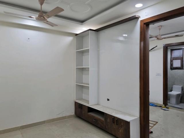 2 BHK Apartment in Mahavir Enclave for resale New Delhi. The reference number is 19917744