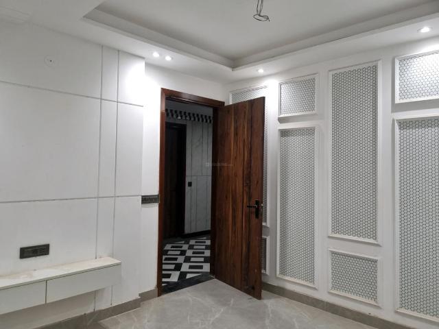 2 BHK Apartment in Mahavir Enclave for resale New Delhi. The reference number is 20096666