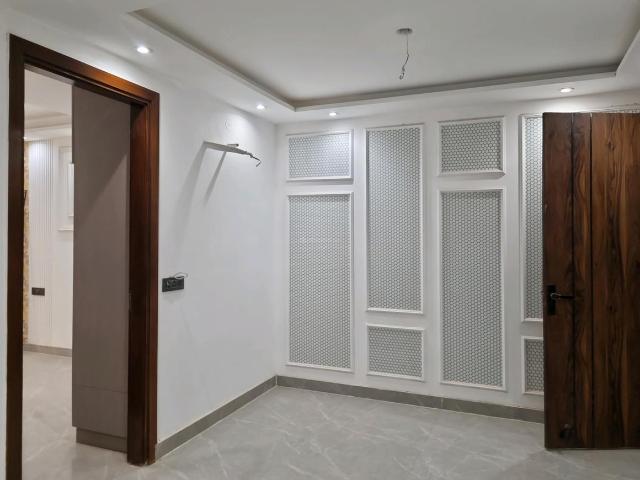 2 BHK Apartment in Mahavir Enclave for resale New Delhi. The reference number is 20096682