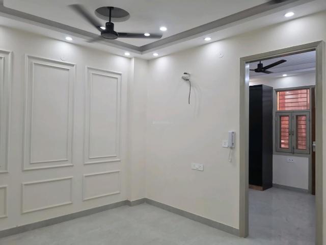 2 BHK Apartment in Mahavir Enclave for resale New Delhi. The reference number is 20185378