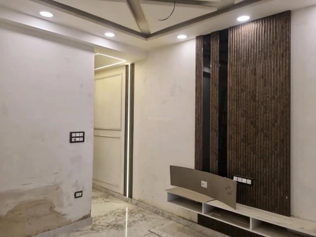 2 BHK Apartment in Mahavir Enclave for resale New Delhi. The reference number is 20185390